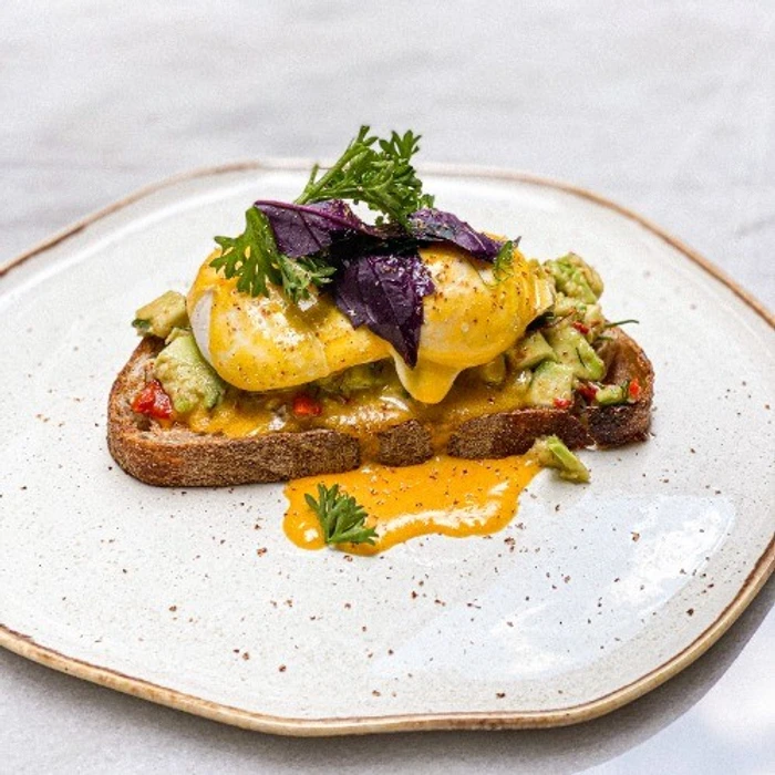 Avocado & Poached Eggs