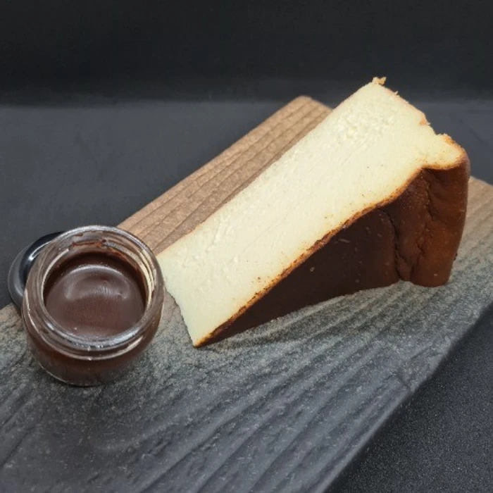 Creamy Cheesecake - San Sebastian Cheesecake - Çikolata Sos Ile