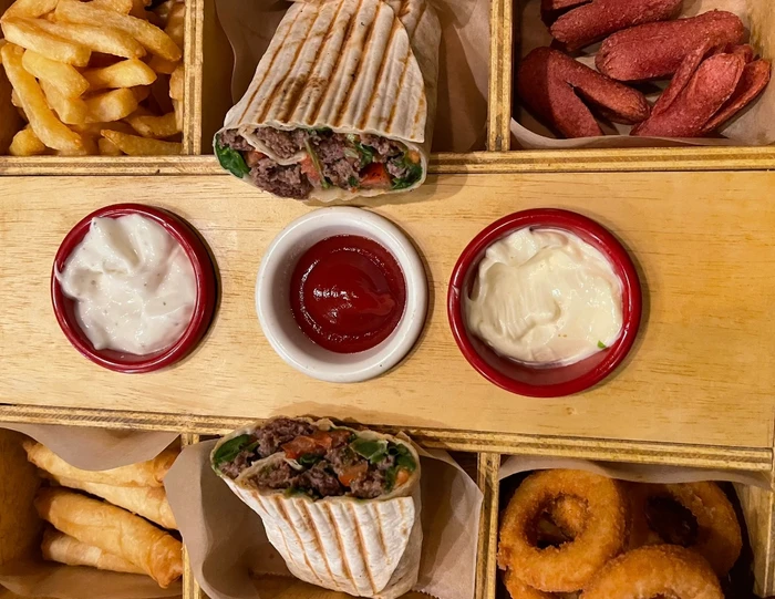 Hrskavi Miješani Meni Za 2 Osobe + Rol