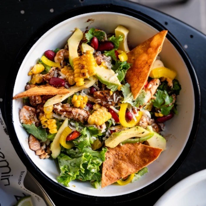 Salata + Tavuk