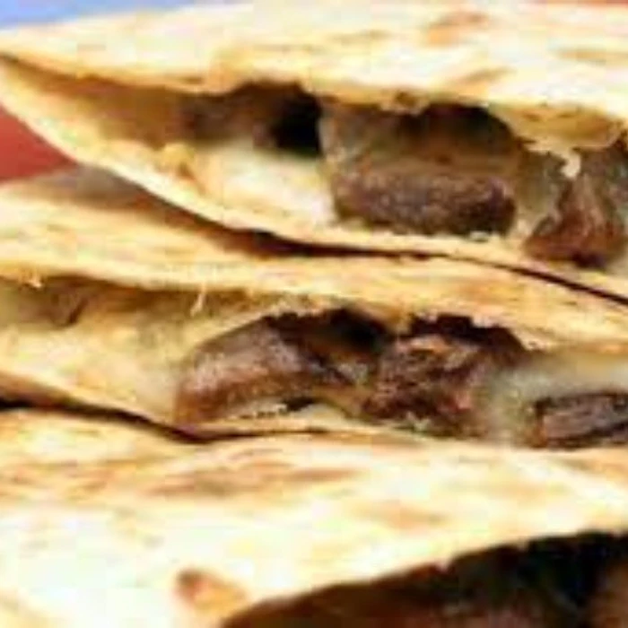 Gözlemeli Kavurmalı Mozarella Peynirli Tost