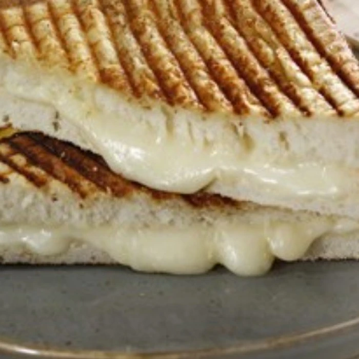 Bazlamalı Kaşarlı Tost