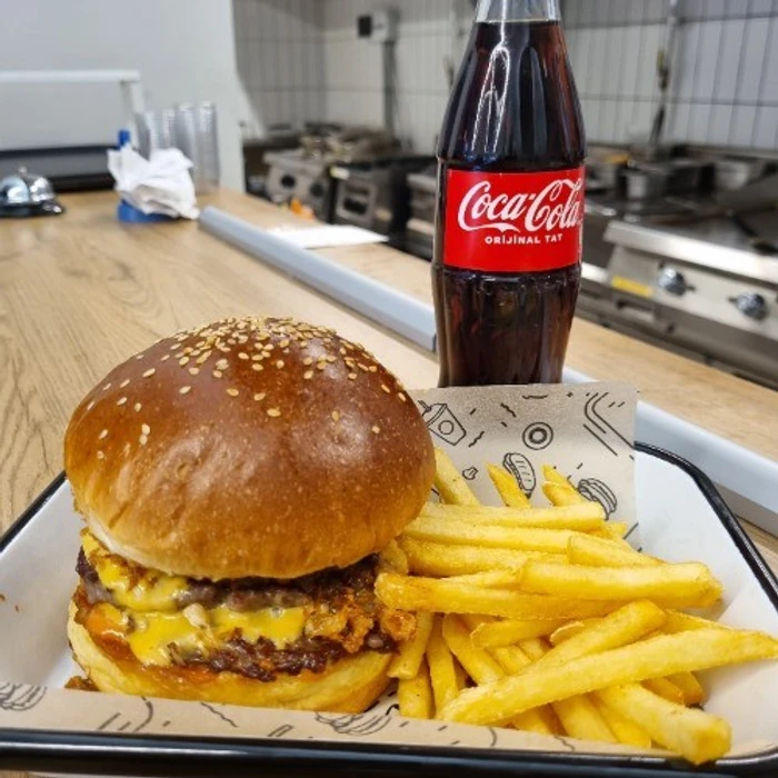 Lunch Menu , Burger, Fries, Beverage (12:30 - 16:00)
