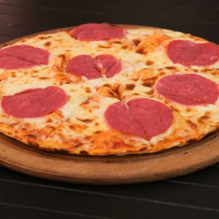 Salami̇ Pi̇zza