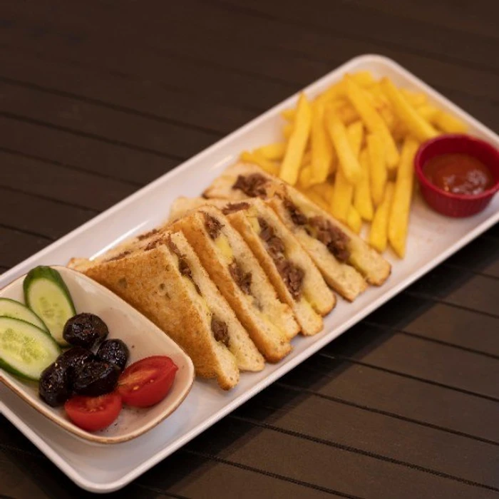 Kavurmali Kaşarli Tost