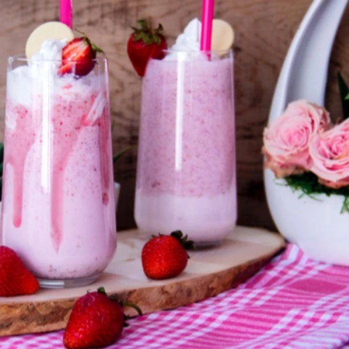 Çi̇lekli̇ Mi̇lkshake