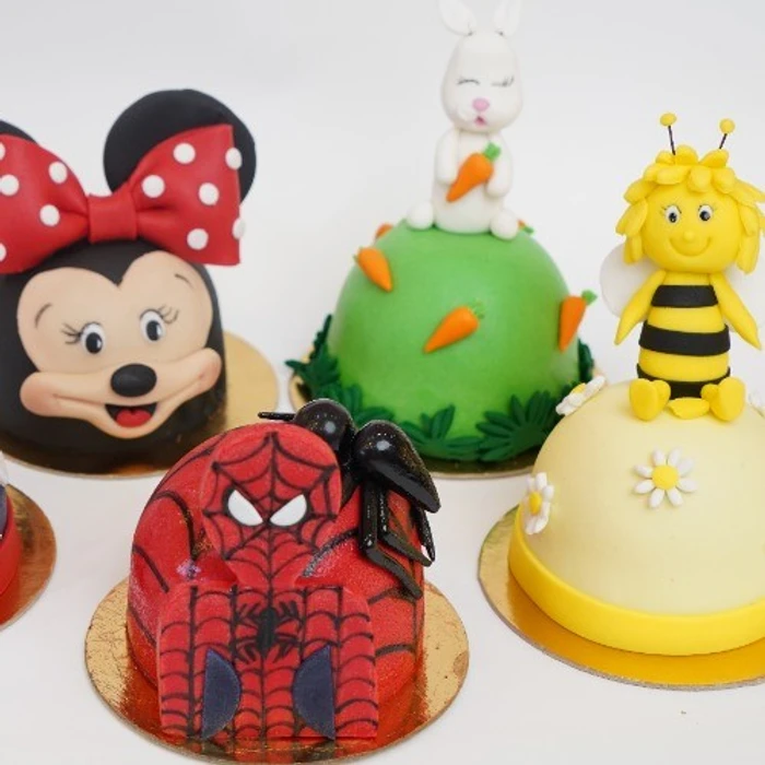 Fi̇gured Cake