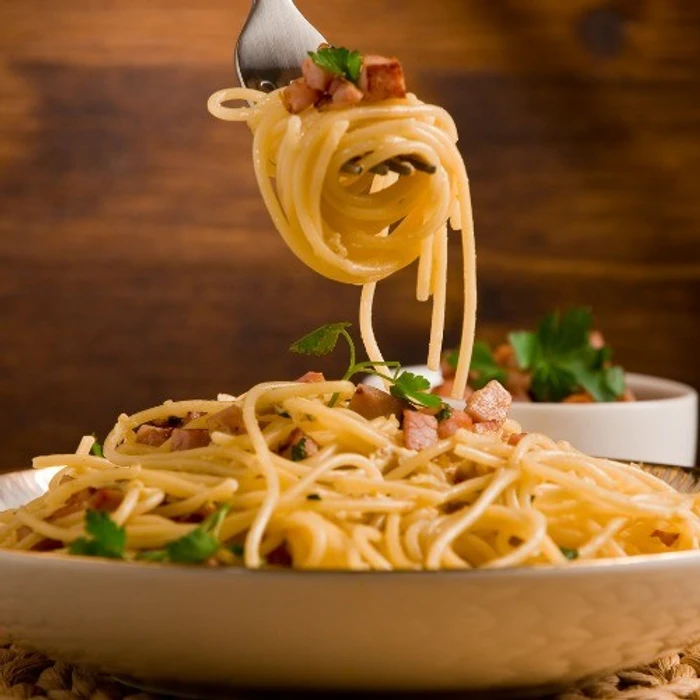 Köri̇ Soslu Tavuklu Spagetti̇