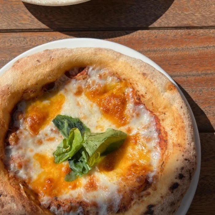 Üç Peyni̇rli̇ Pi̇zza