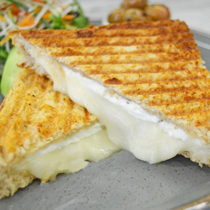 Bol Peyni̇rli̇ Tost