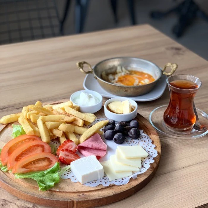 Kahvaltı Tabağı Ve Sahanda Yumurta