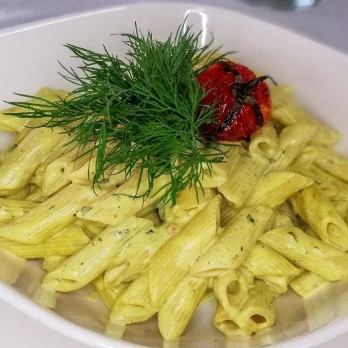 Köri Soslu Penne Makarna